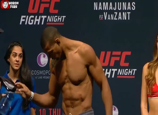 Video :A hostess enjoys seeing the amazing physiques of many MMA competitors